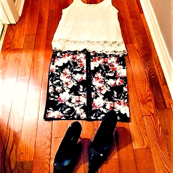 Women's Pencil Skirt - Picture 5 of 10